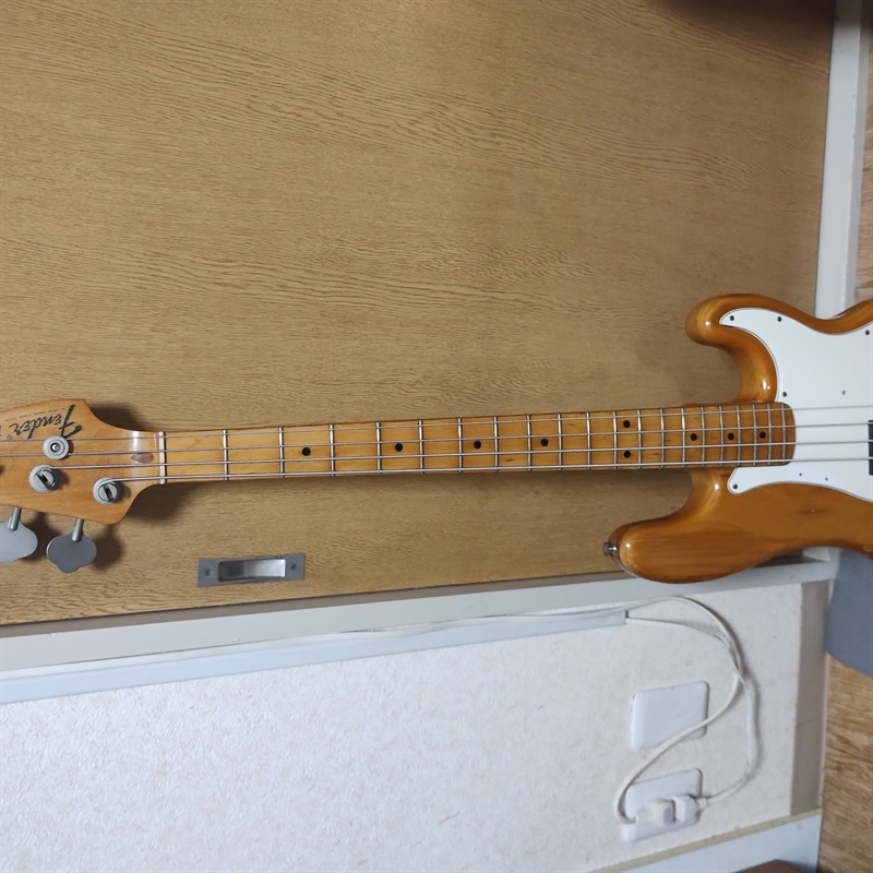 Fender USA 75 Precision Bass NAT/Mの画像
